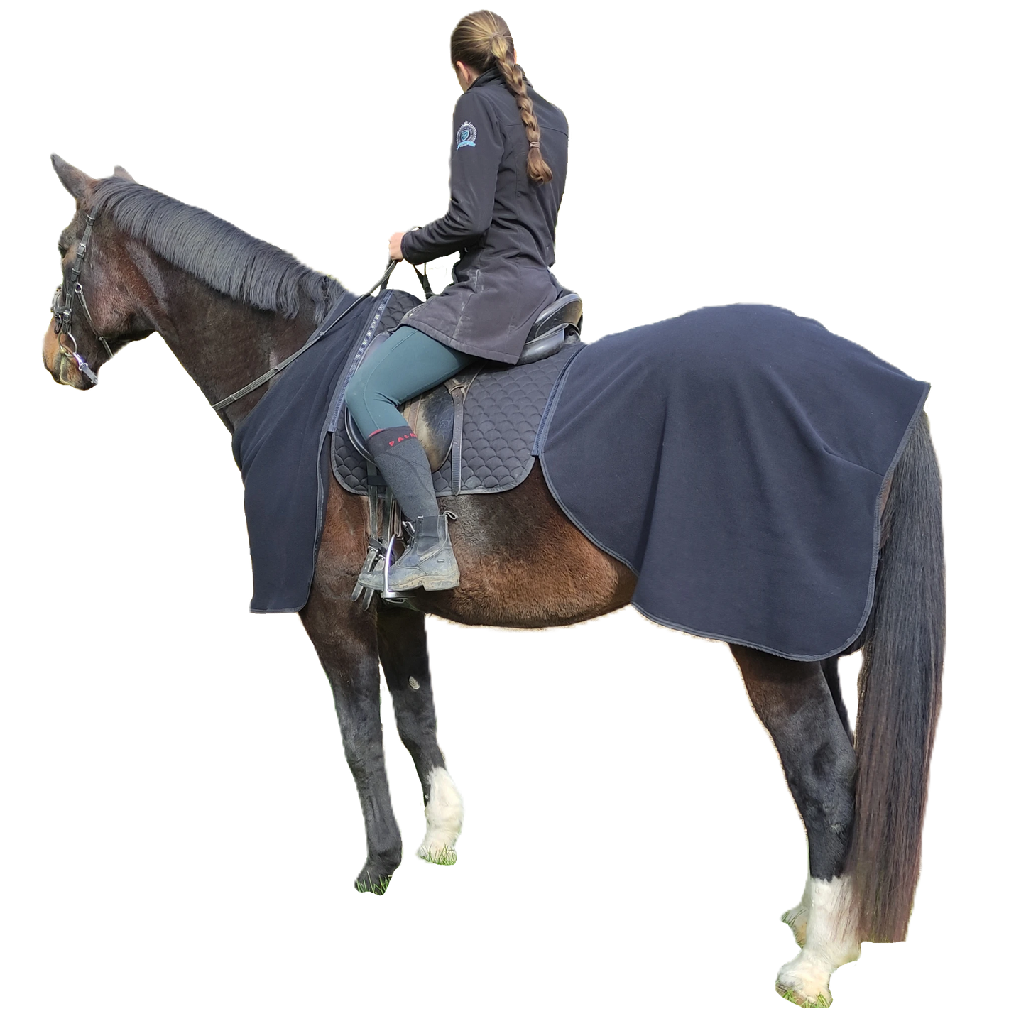 Schwarze Fleece Abschwitzdeck. Modulares System von die Reitdecke mit Reissverschluss – schützt das Pferd beim Ausreiten, hält warm und sitzt perfekt.